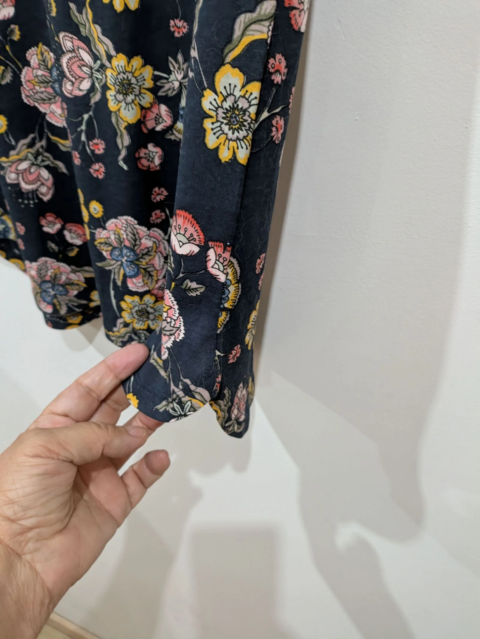 Camiseta sem Mangas Azul Marinho com Estampa Floral e Detalhe no Decote tamanho PP da Sfera – photo 2